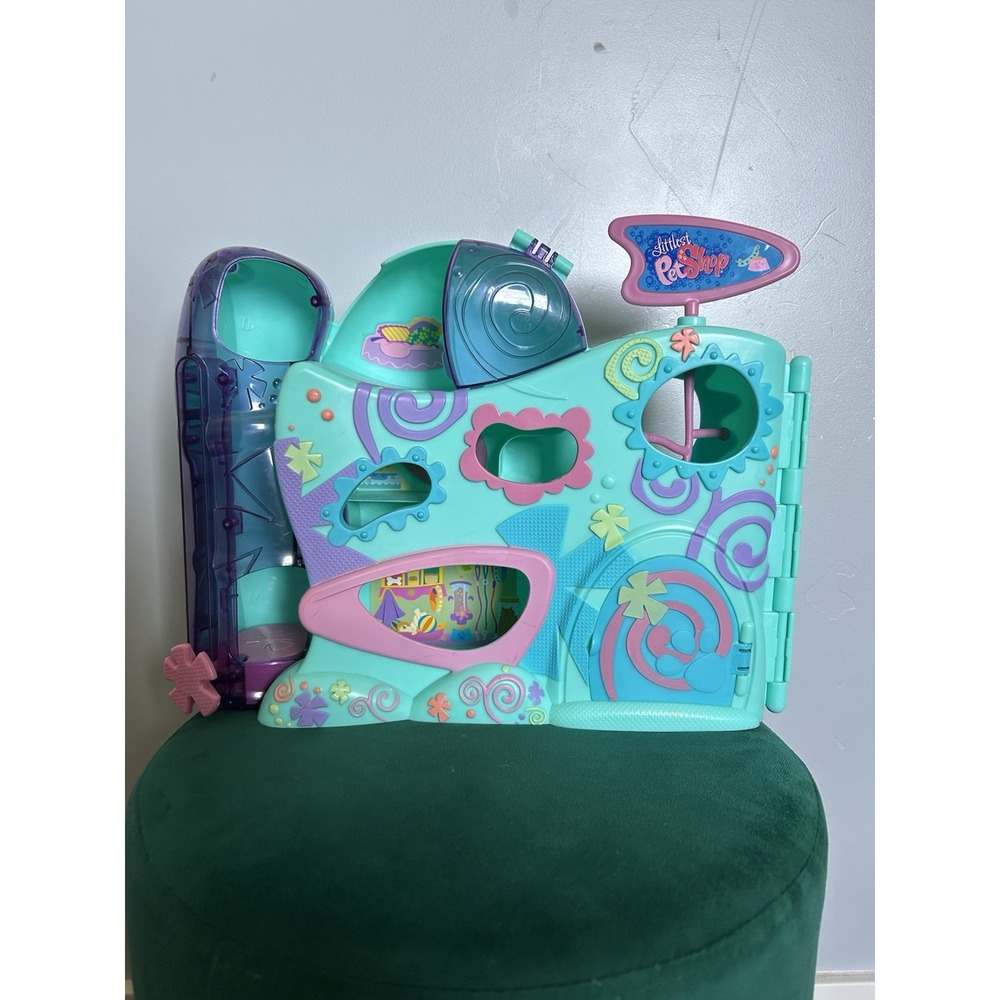 Littlest Pet Shop Playful Paws Pet Daycare  C-031 (2008)